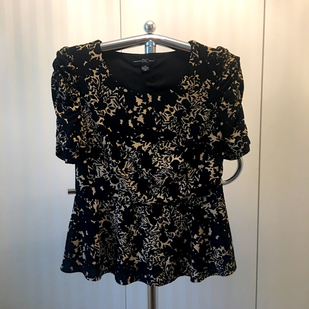 International INC black cream pattern ruched short sleeve blouse Size L